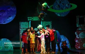 گزارش تصویری از نمایش مریخیها مامان میخوان در تالار هنر