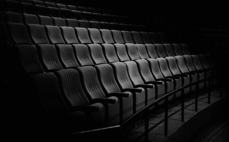 تئاترها یک شب به صحنه نمیروند