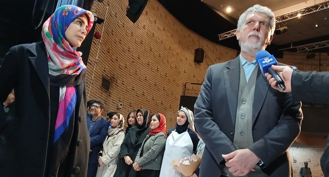 تئاتر به وفاق ملی کمک میکند