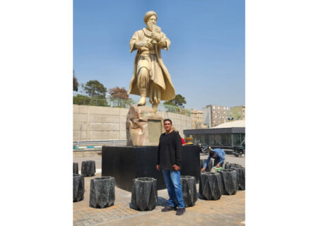نصب مجسمه ابن سینا در ایستگاه متروی ابن سینا