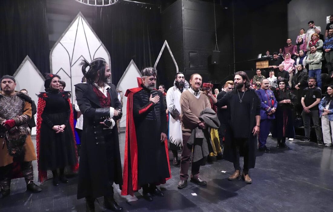 آغاز نمایش «خانه دراکولا» با حضور فرهاد ناظرزاده کرمانی